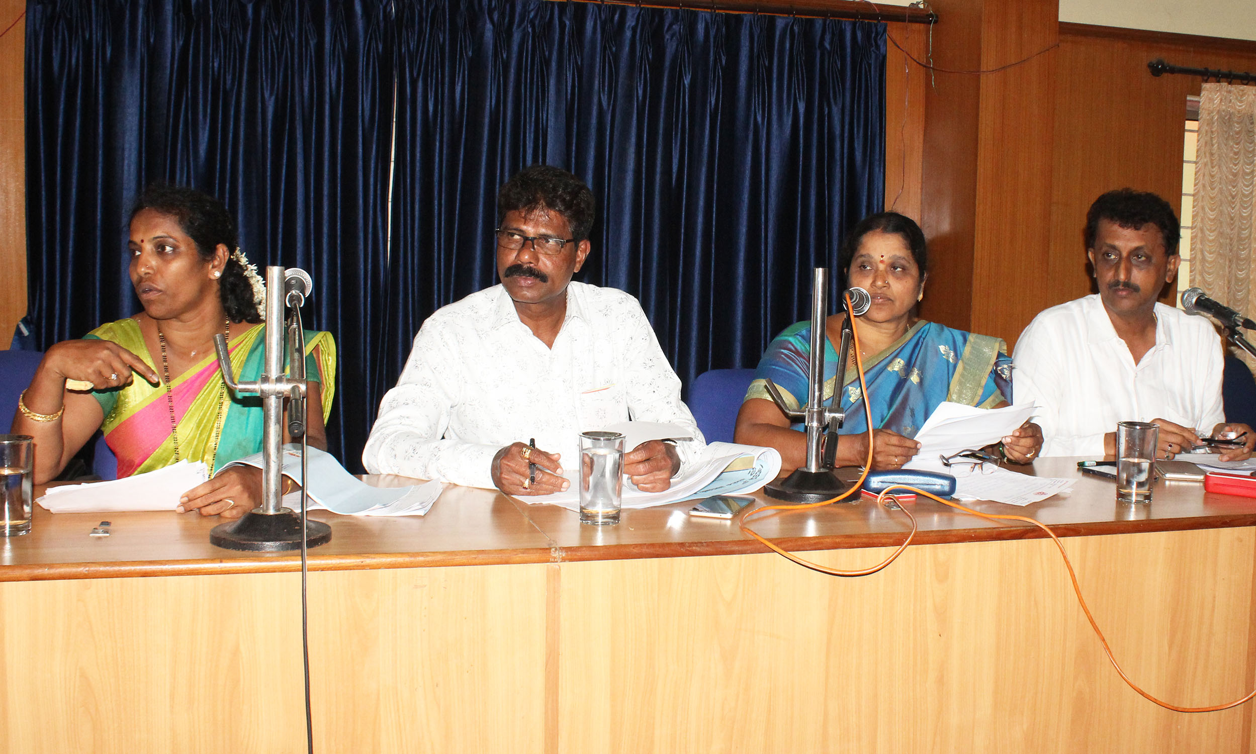 ಗೋಮಾಳ ವಾಸ್ತವ್ಯಕ್ಕೆ ಹಕ್ಕುಪತ್ರ ನೀಡದ ಅಧಿಕಾರಿಗಳ ವಿರುದ್ಧ ಉಡುಪಿ ತಾಪಂ ಸಭೆಯಲ್ಲಿ ಆಕ್ರೋಶ